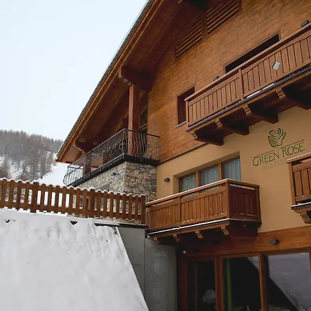 Rose Bed & Breakfast 2*