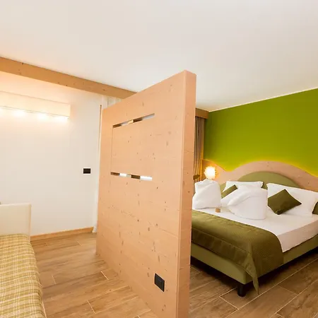 Rose Bed & Breakfast 2*