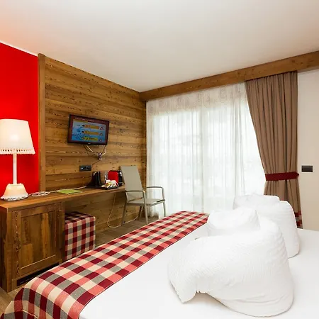 Rose Bed & Breakfast 2*